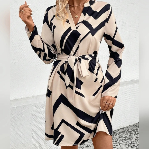 Women's Geometric Pattern Notched Collar Notched Hem Dress - Picture 1 of 4